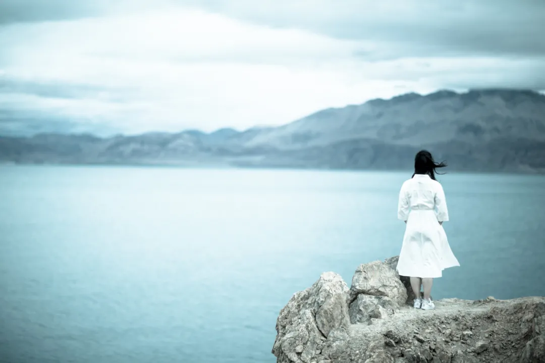 與其向別人訴苦，不如做好自己的擺渡人