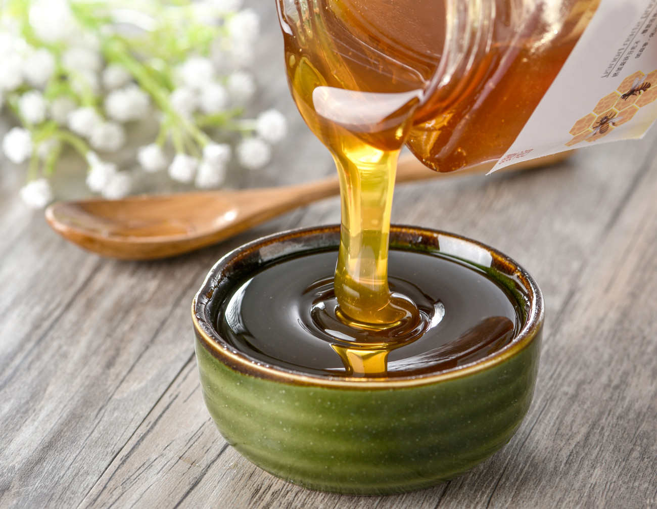 網(wǎng)上買的蜜蜂王是怎樣培養(yǎng)的(蜂王網(wǎng)購(gòu)回來怎么養(yǎng)殖) 網(wǎng)上買的蜜蜂王是怎樣培養(yǎng)的(蜂王網(wǎng)購(gòu)回來怎么養(yǎng)殖)