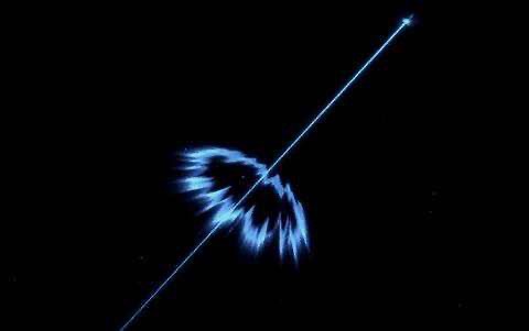 30萬(wàn)公里每秒的光速，它的動(dòng)力來(lái)源是什么？需要加速嗎？