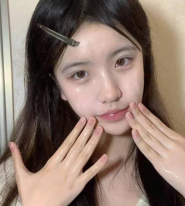 油性皮膚毛孔粗大怎么辦 面部皮膚油膩?學會這3個洗臉小技巧,讓你遠離“毛孔粗大”煩惱