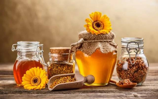 蜜糖水早上喝好還是晚上喝好（蜂蜜水適合什么時(shí)候喝）