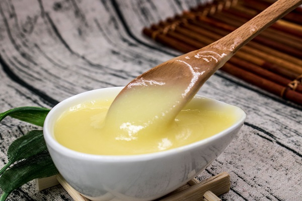 蜂乳和蜂蜜的區(qū)別（什么是蜂乳，和蜂蜜有啥區(qū)別）