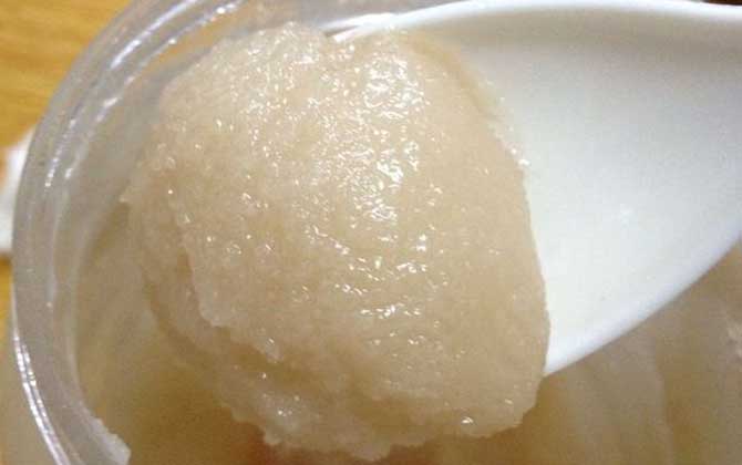 蜂蜜凝固后是什么顏色(蜂蜜凝固成白色像豬油是真的嗎) 蜂蜜凝固后是什么顏色(蜂蜜凝固成白色像豬油是真的嗎)